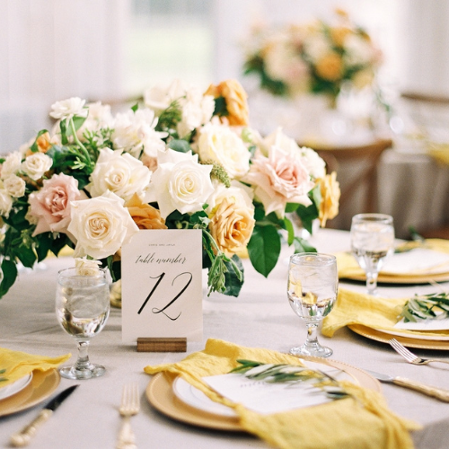 wedding flower table setting